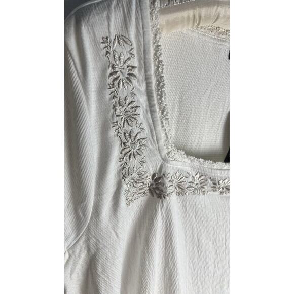 Torrid Ivory Crepe Embroidered Top Size 1X (14/16) Short Sleeve Square Neck NEW - Picture 4 of 8